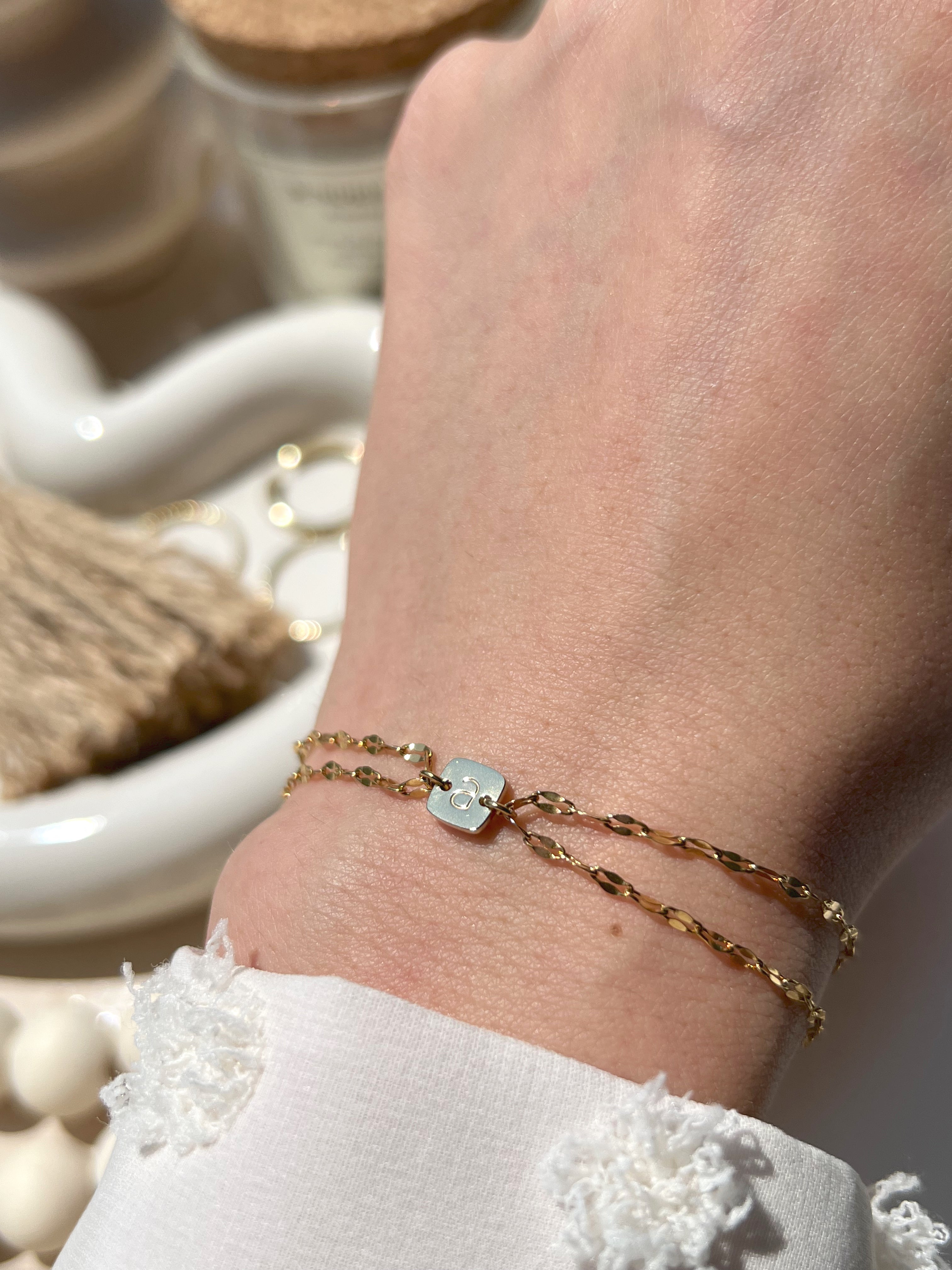 Funkelndes Initialenarmband
