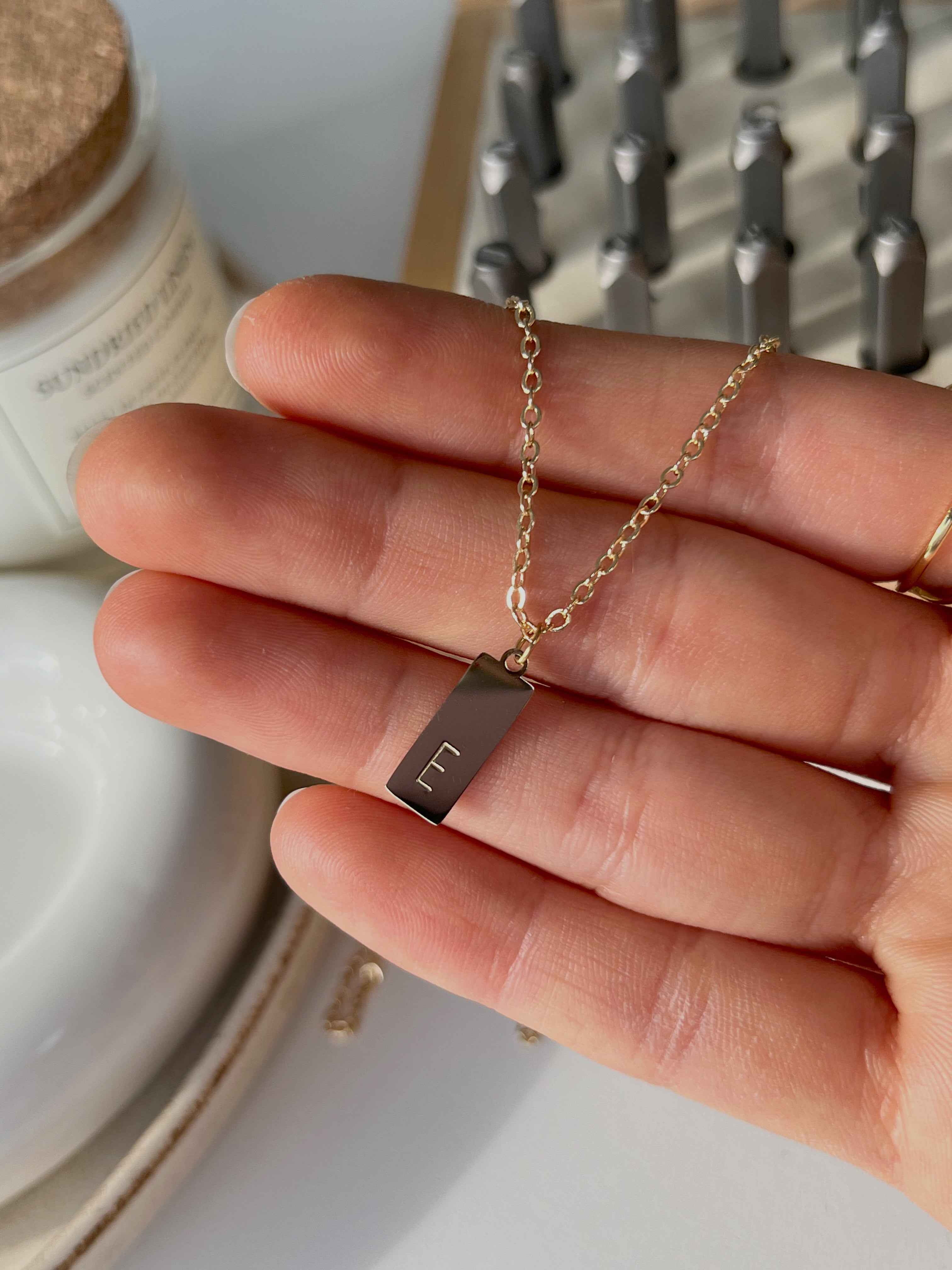 Zierliche Initialenkette